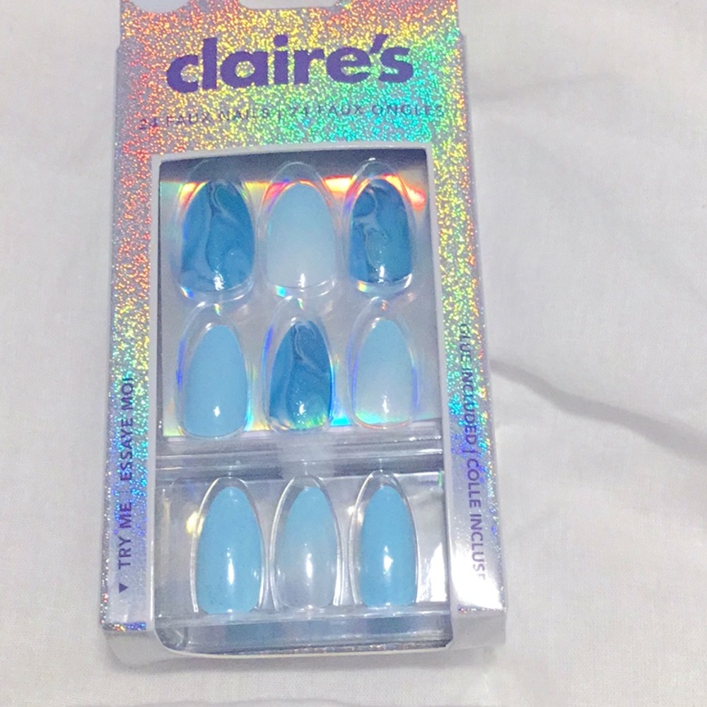 NWT Claires glue on nails Blue and white and light blue sparkles glue included